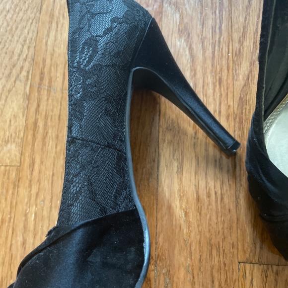 Black open toe heels - Picture 3 of 3